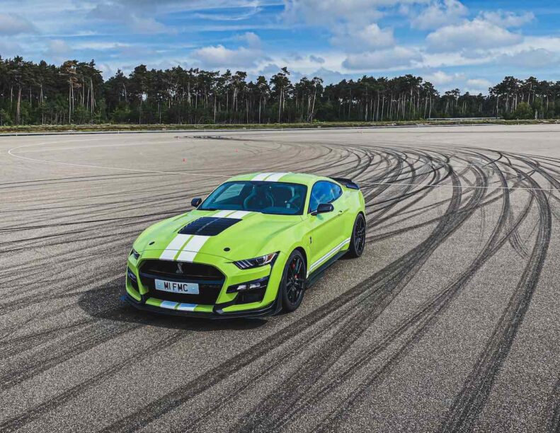 Ford Mustang Shelby GT500 rijtest video