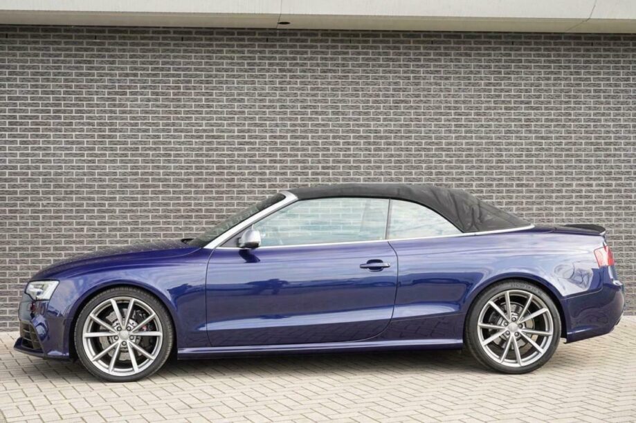 blauwe RS5 Cabrio