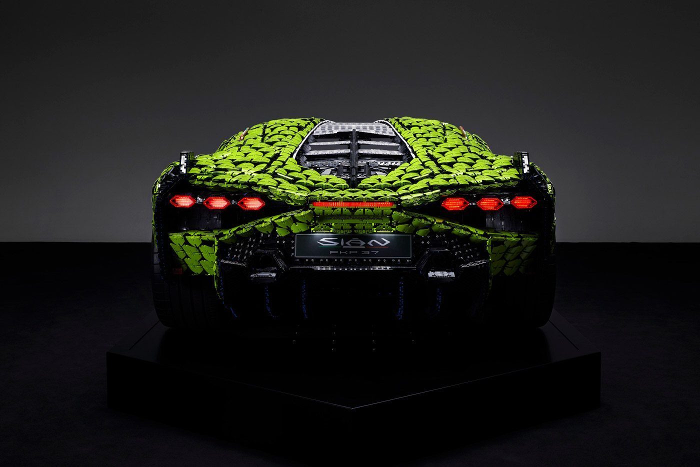 LEGO Lamborghini Sian op ware grootte