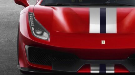 Video: 3 Ferrari's, inclusief Pista, crashen op elkaar