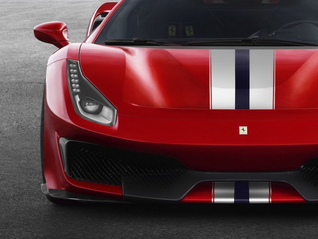 Video: 3 Ferrari's, inclusief Pista, crashen op elkaar