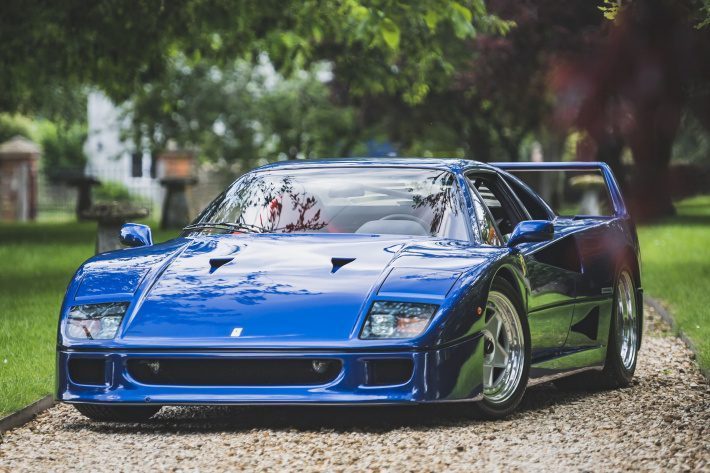Blauwe Ferrari F40