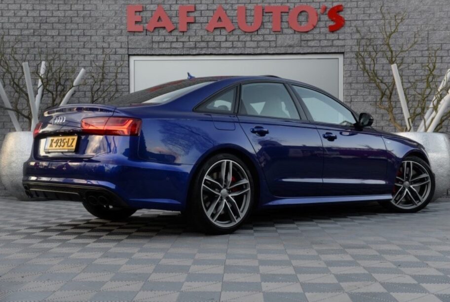 Blauwe Audi S6