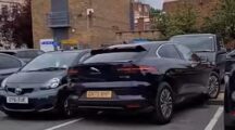 Video: Jaguar I-PACE parkeren is echt heel moeilijk