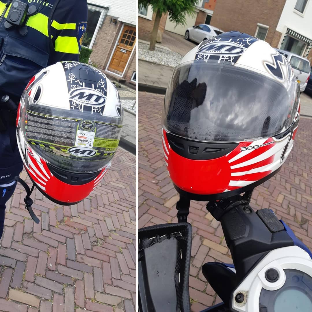 zin erts Meevoelen LOL: man rijdt al jaren met beschermingssticker op helm - Autoblog.nl