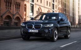 BMW vernieuwt iX3 voor 2021 en dit kost 'ie
