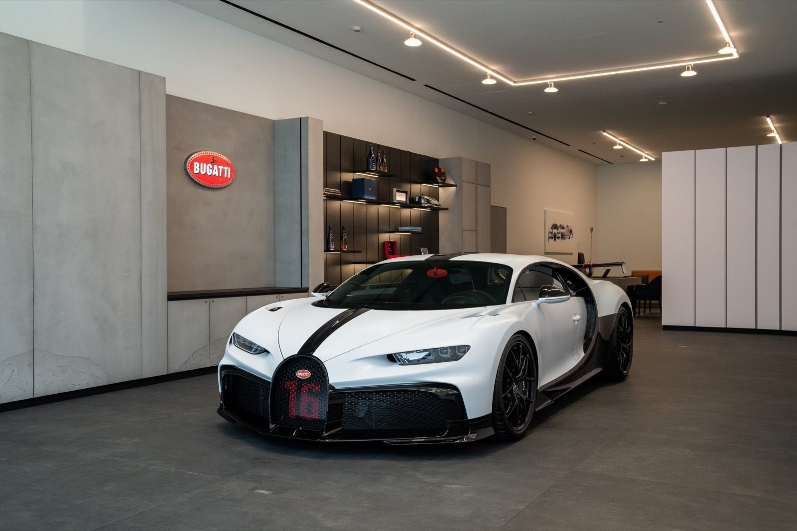 Bugatti opent showroom
