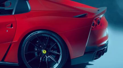 brede Ferrari met V12