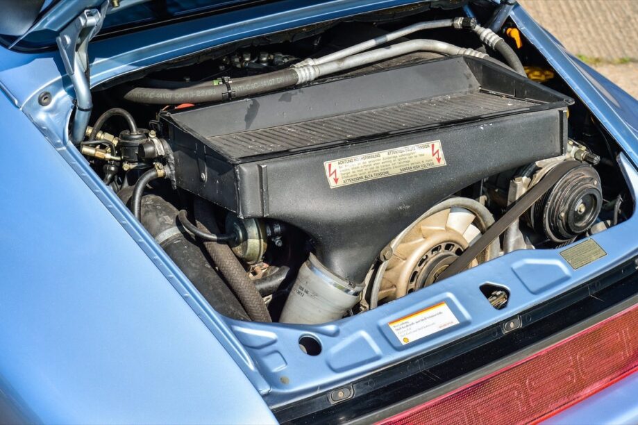 964 Turbo van Button