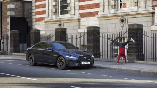 Achtervolging door Londen met Jaguar XF [video]