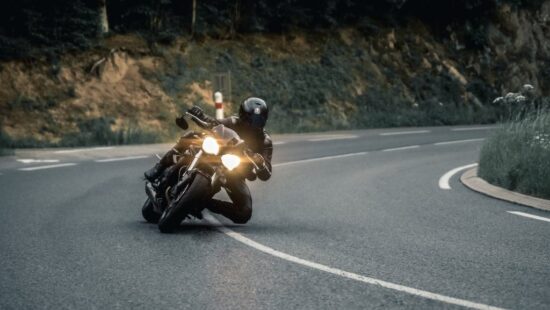 Hoe serieus neemt men beschermende kleding op de motorfiets?