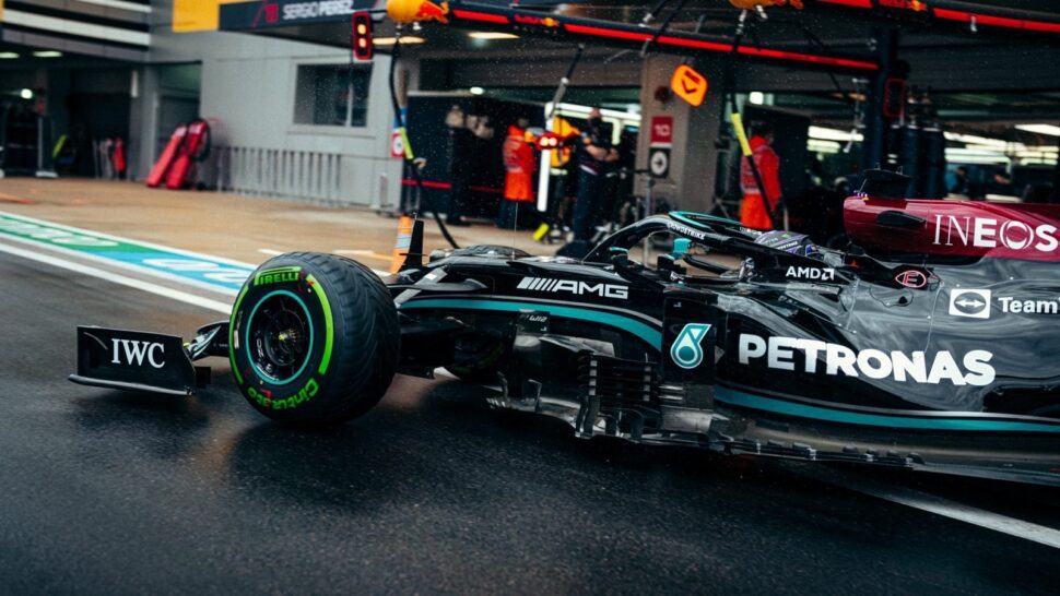 pitlane crash van Hamilton