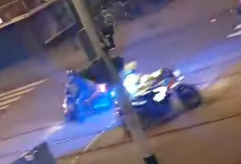 Video: Motoragent wordt gedold in Den Haag