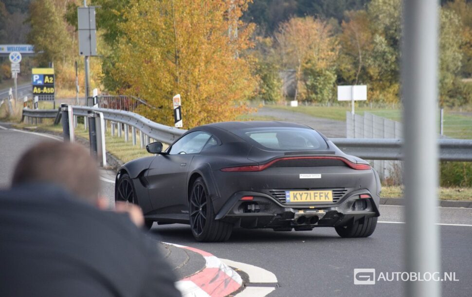 De nieuwe Aston Martin V12 Vantage