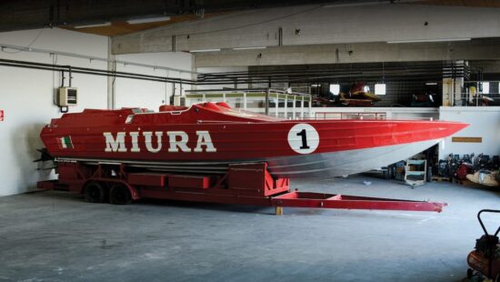 Kopen: Miura speedboot met 2x Lambo V12