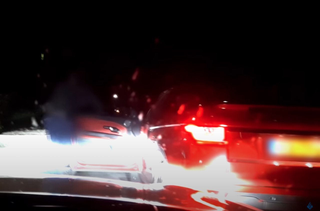 Video: politieachtervolging gestolen Range Rover