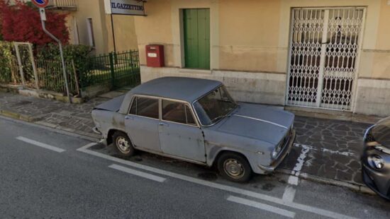 Lancia staat 47 jaar op parkeerplek en is nu wereldnieuws