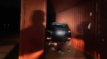Politie treft Range Rover en Jaguar in container in Brabant