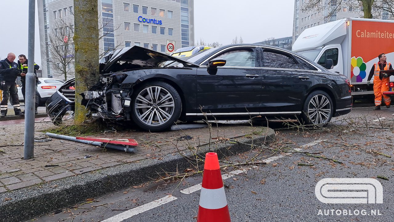 Nieuwe Audi A8 van 141k crasht na één dag [video]