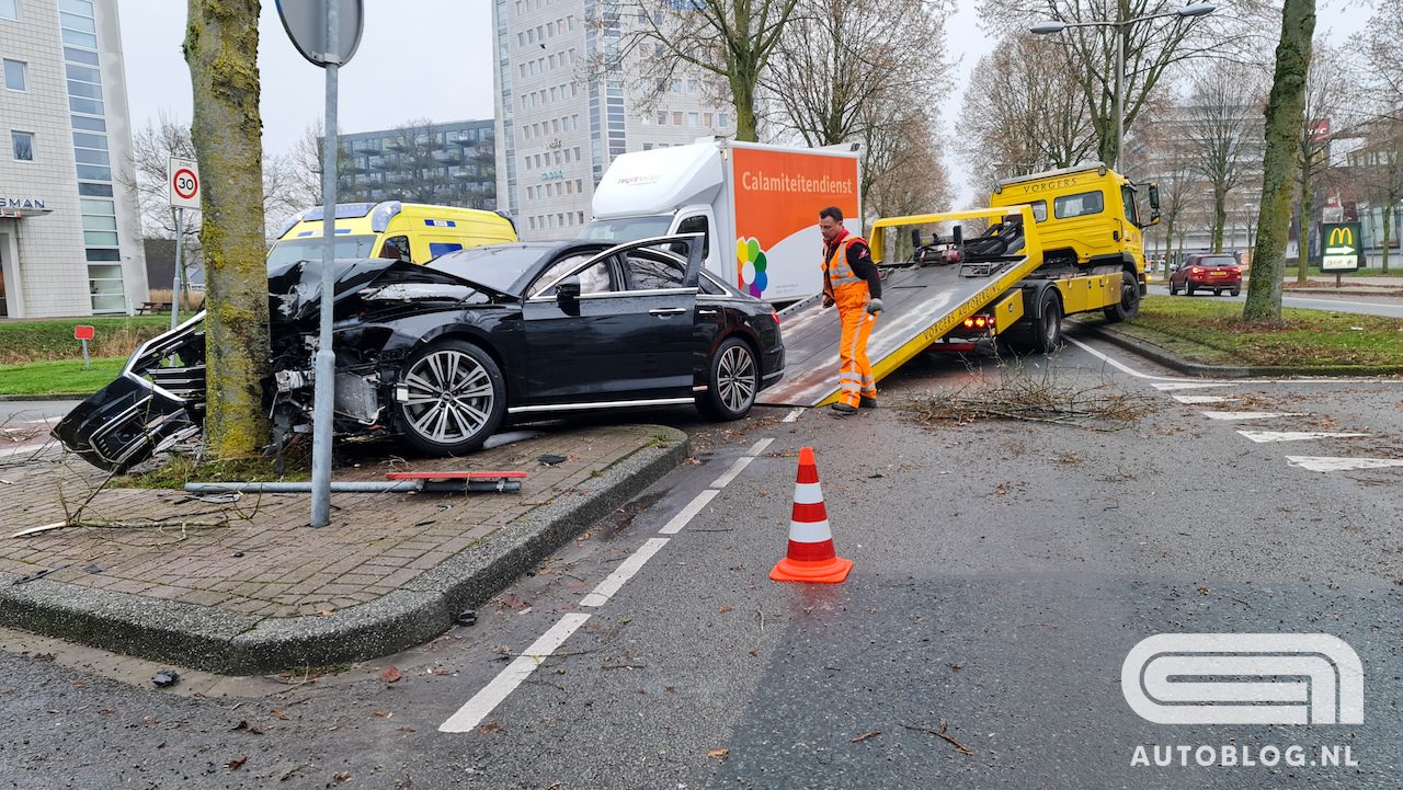 Audi A8 crash Enschede