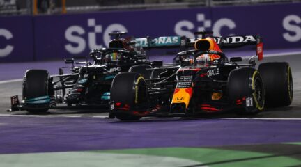 Internationale media over Verstappen vs Hamilton: ging het te ver?