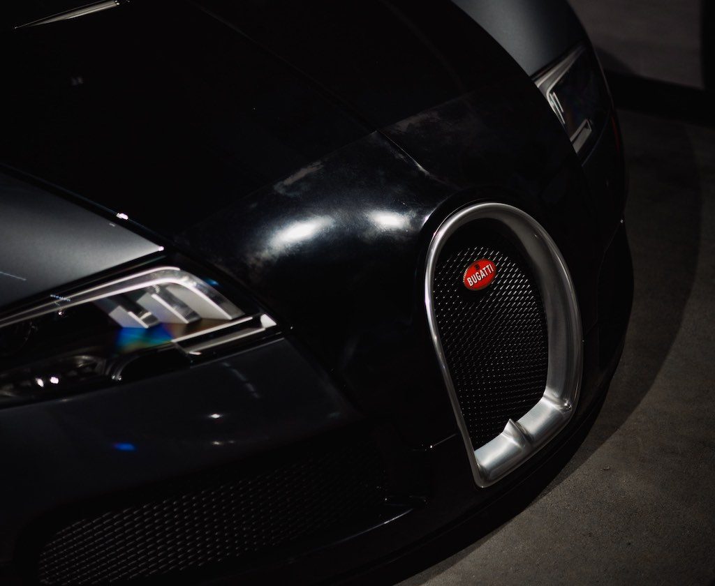 Video: Bugatti Veyron neemt het op tegen Suzuki GSX-R
