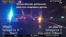 Video: Politie haalt 2 gestolen auto's van de weg bij achtervolging