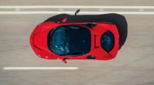 Video: verdwaalde Ferrari getest door Lamborghini