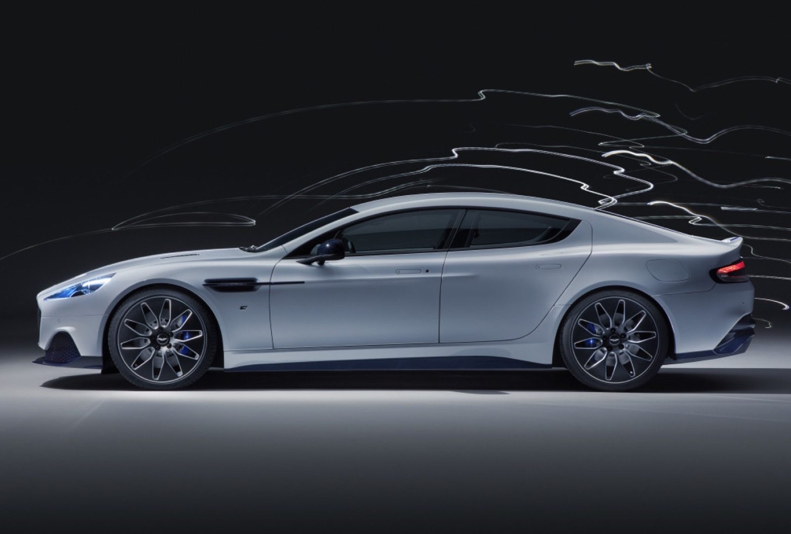 Aston Martin versnelt transitie