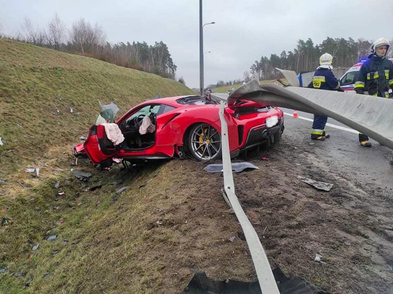 Ferrari 488 Pista crash