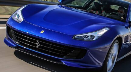 Video: mysterieuze brede Ferrari gespot