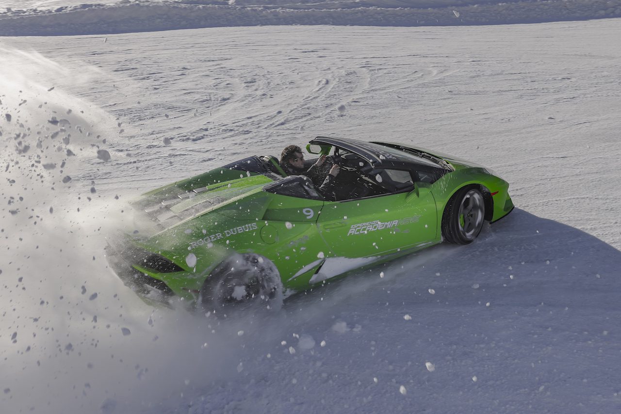 Wintersport met Lamborghini gaat er zo aan toe 