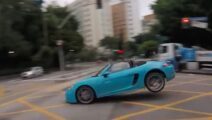 Video: Porsche Boxster ervaart het lokale luchtruim