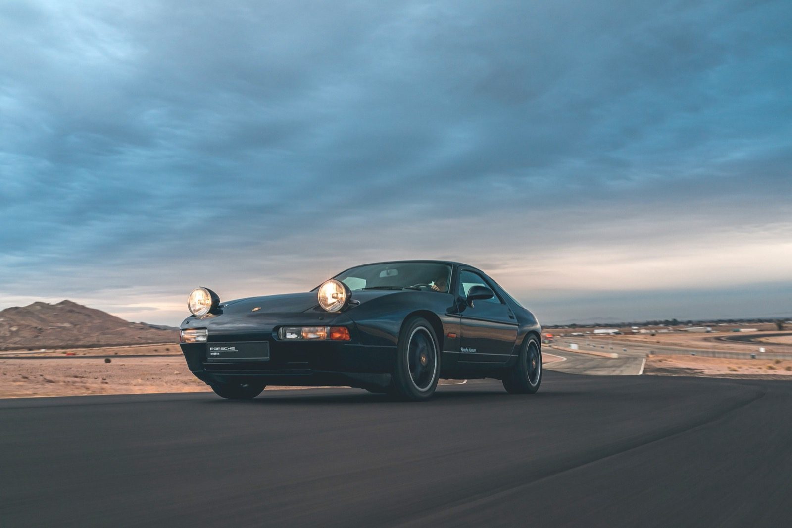 Porsche viert V8-jubileum