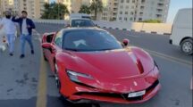 Influencer sloopt Ferrari van half miljoen euro [video]