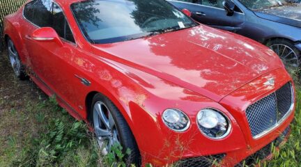 Politie neemt illegale verzameling luxe auto's á 2 miljoen euro in beslag