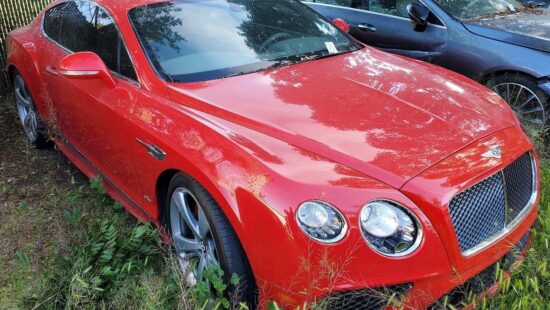Politie neemt illegale verzameling luxe auto's á 2 miljoen euro in beslag