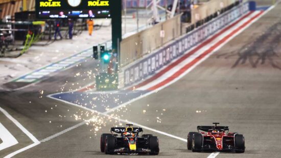 Zat er te weinig benzine in de auto's van Verstappen en Perez?