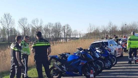 Politie neemt motoren in beslag na illegale straatrace in Brabant
