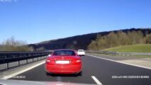 Video: Mercedes-rijder kijkt niet in spiegels