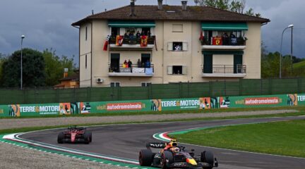 Formule 1 en FIA lijnrecht tegenover elkaar rondom sprintrace