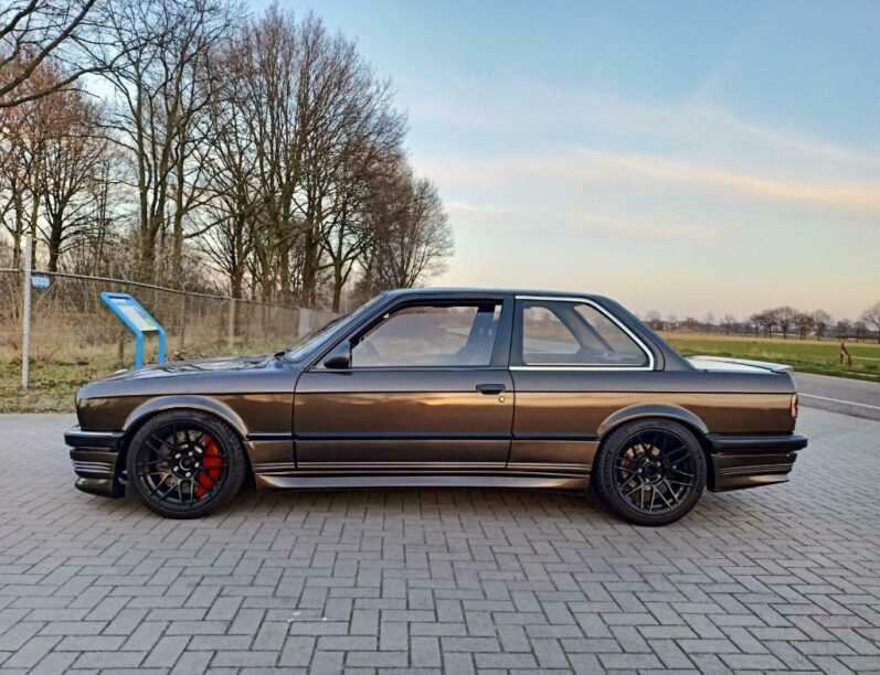 BMW E30 3 Serie met V8