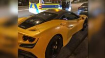 Onverzekerde Ferrari F8 trekt aandacht van politie