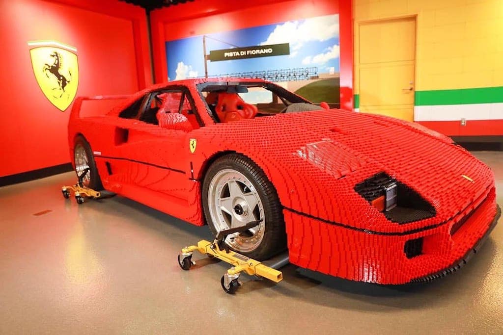 Ferrari F40 van Lego net zo groot als een echte