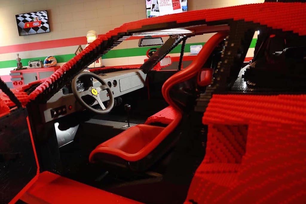 Ferrari F40 van Lego net zo groot als een echte