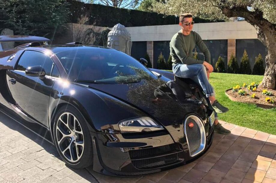 Ronaldo met zijn Bugatti Veyron