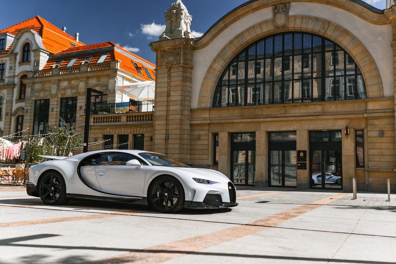 Nieuwe Bugatti-dealer krijgt helipad op het dak