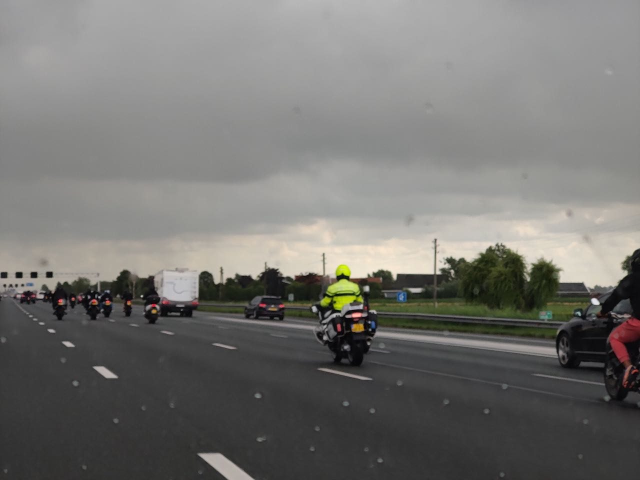 Primeur in NL: auto waarschuwt je voor naderende hulpdienst