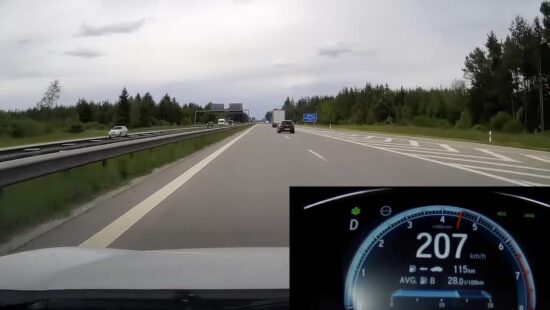Video: noodstop op de autobahn met 200 km/u