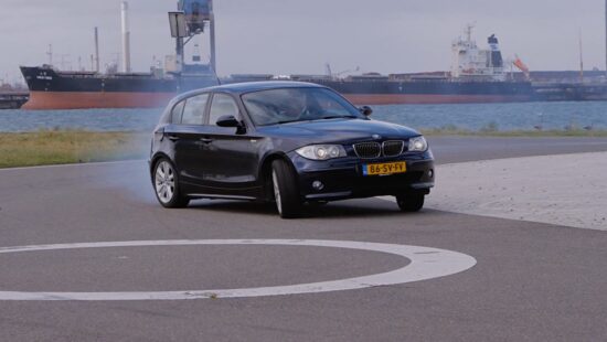 Video: BMW 130i is terug en kan nu driften!